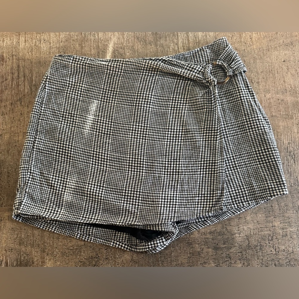 Abercrombie Women’s Medium Checkered Skort